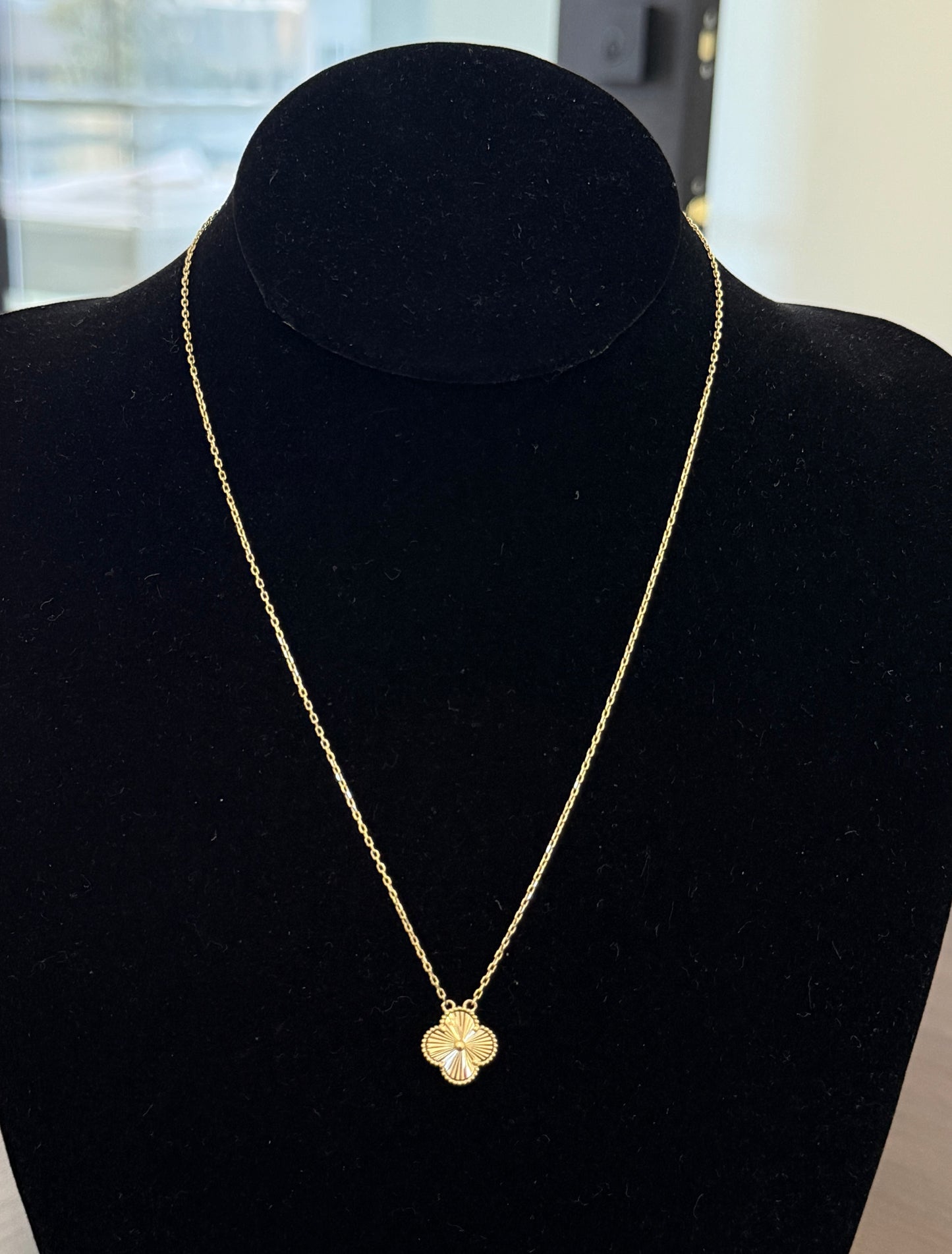 Single Clover Necklace