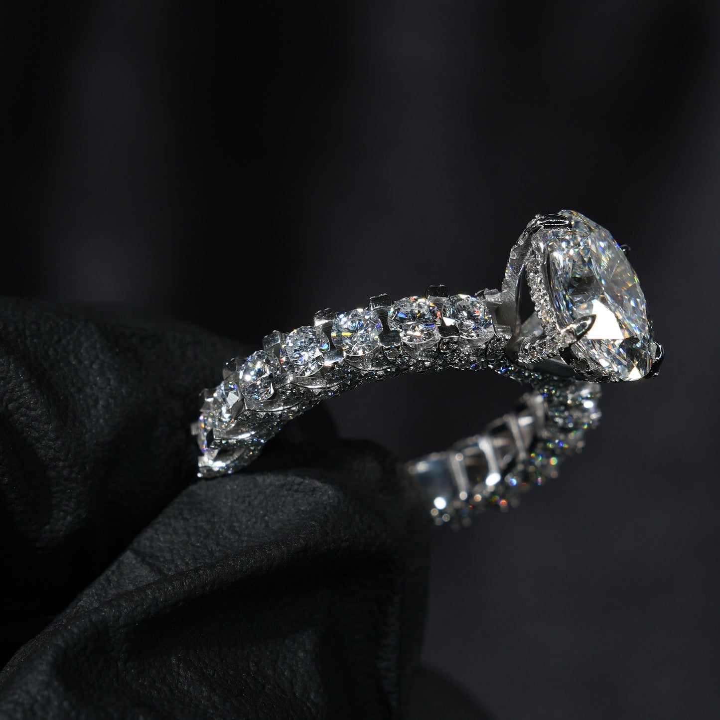 Braided U-Pavé - Oval Cut
