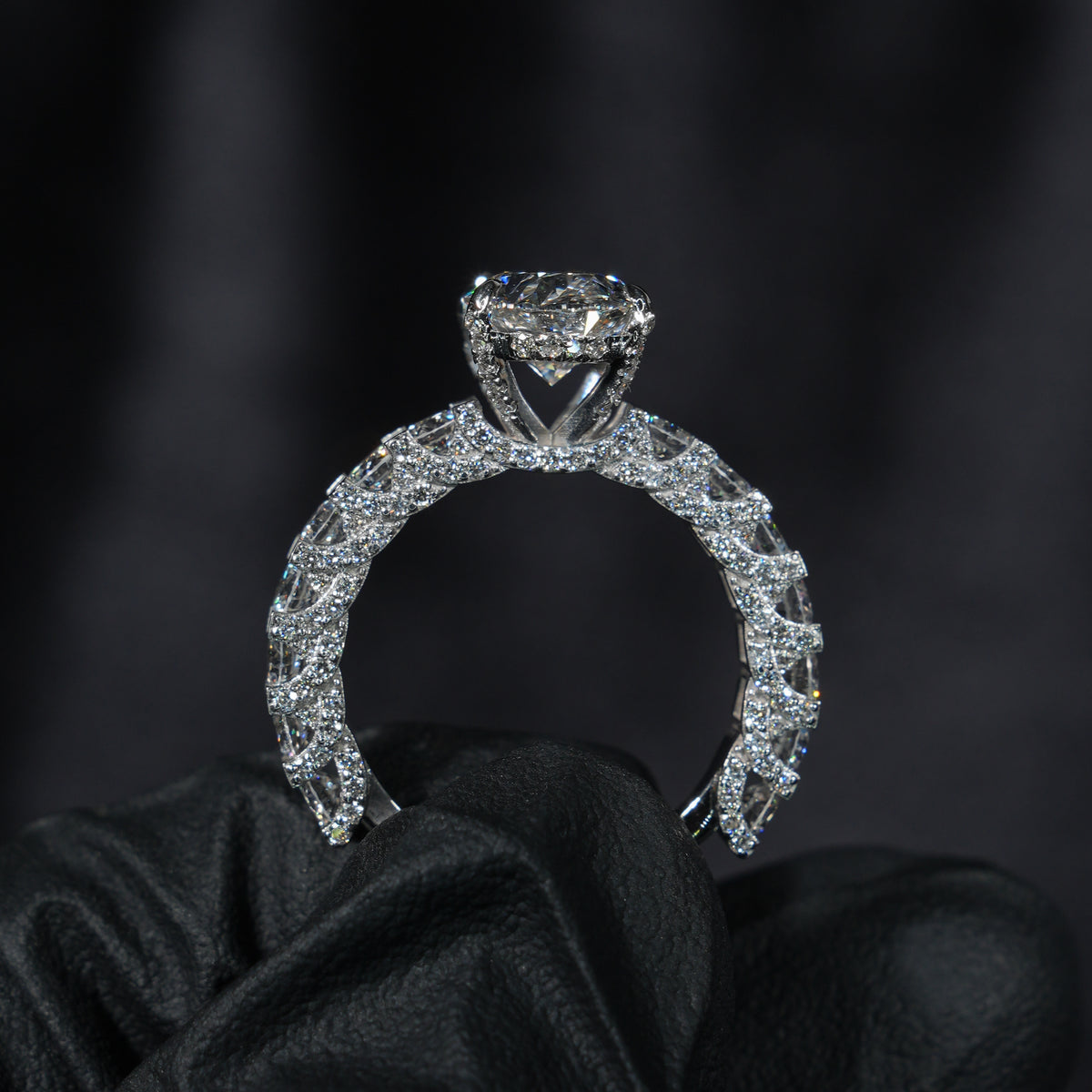 Braided U-Pavé - Oval Cut